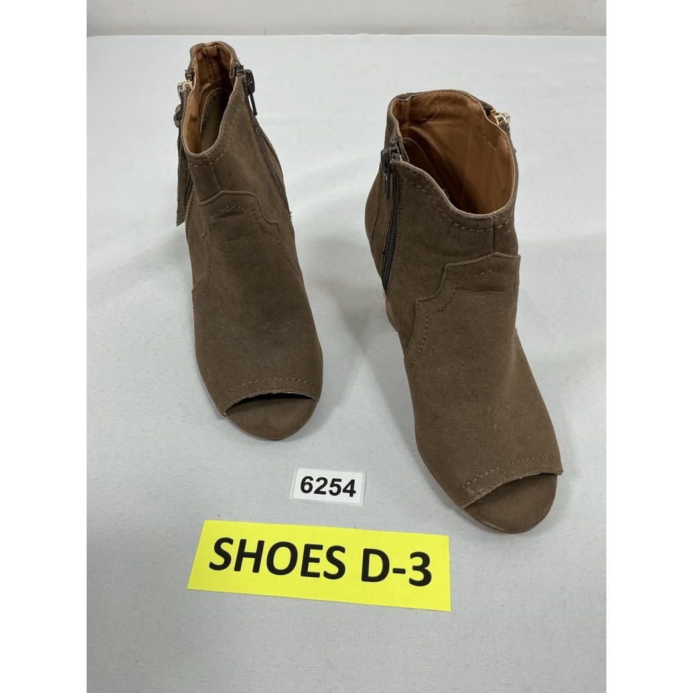 Womans Xoxo Barron Booties 6.5 M Brown Side Zip Peep Toe Heel Tassel